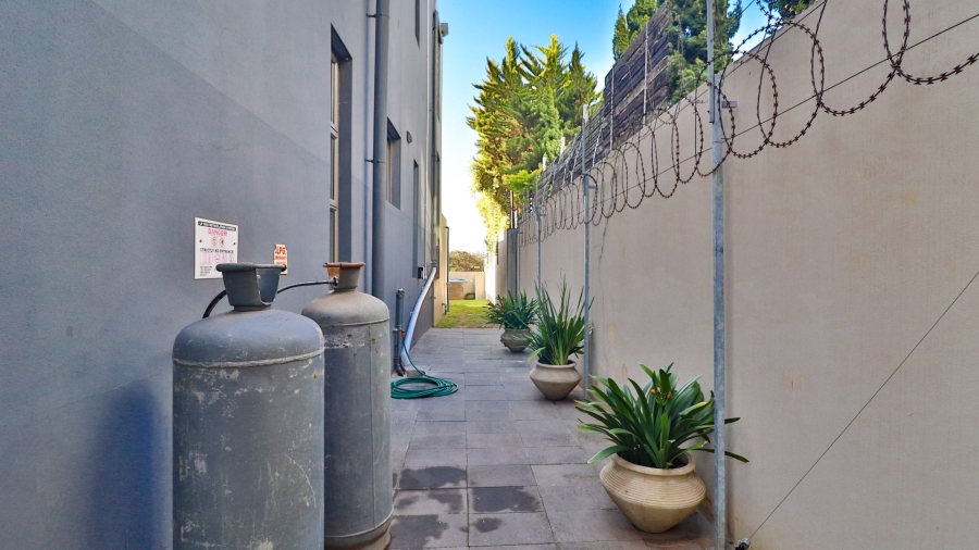 5 Bedroom Property for Sale in Humerail Eastern Cape